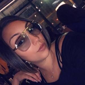 Meet your Posher, Loni